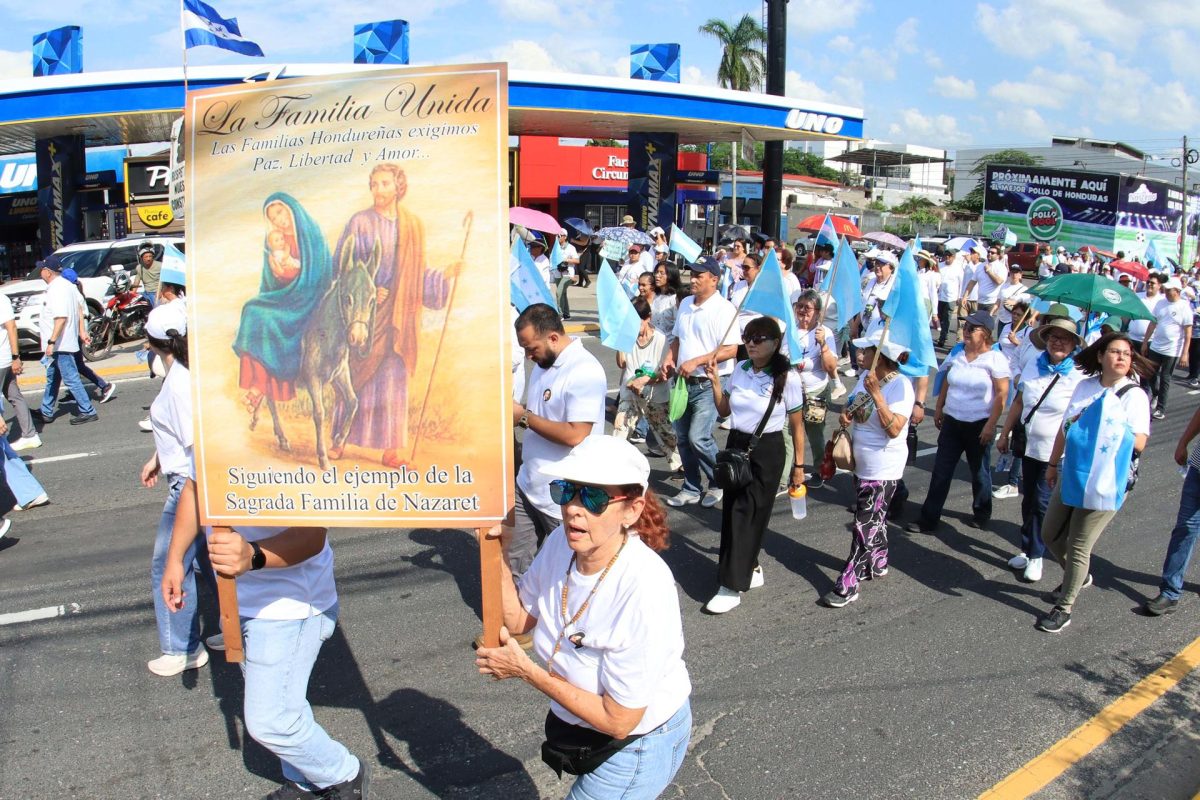 Church-led march in Honduras stirs political debate and reveals tensions with government Church-led march in Honduras stirs political debate and reveals tensions with government